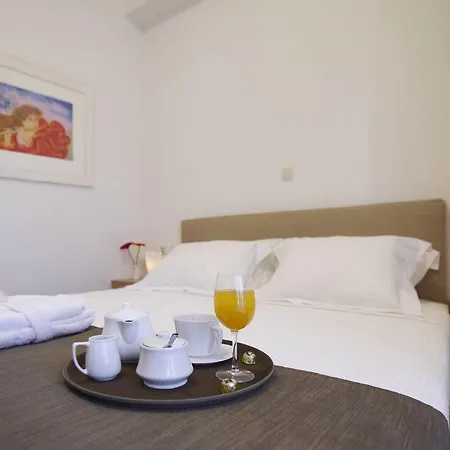 Ikia Luxury Homes شقة